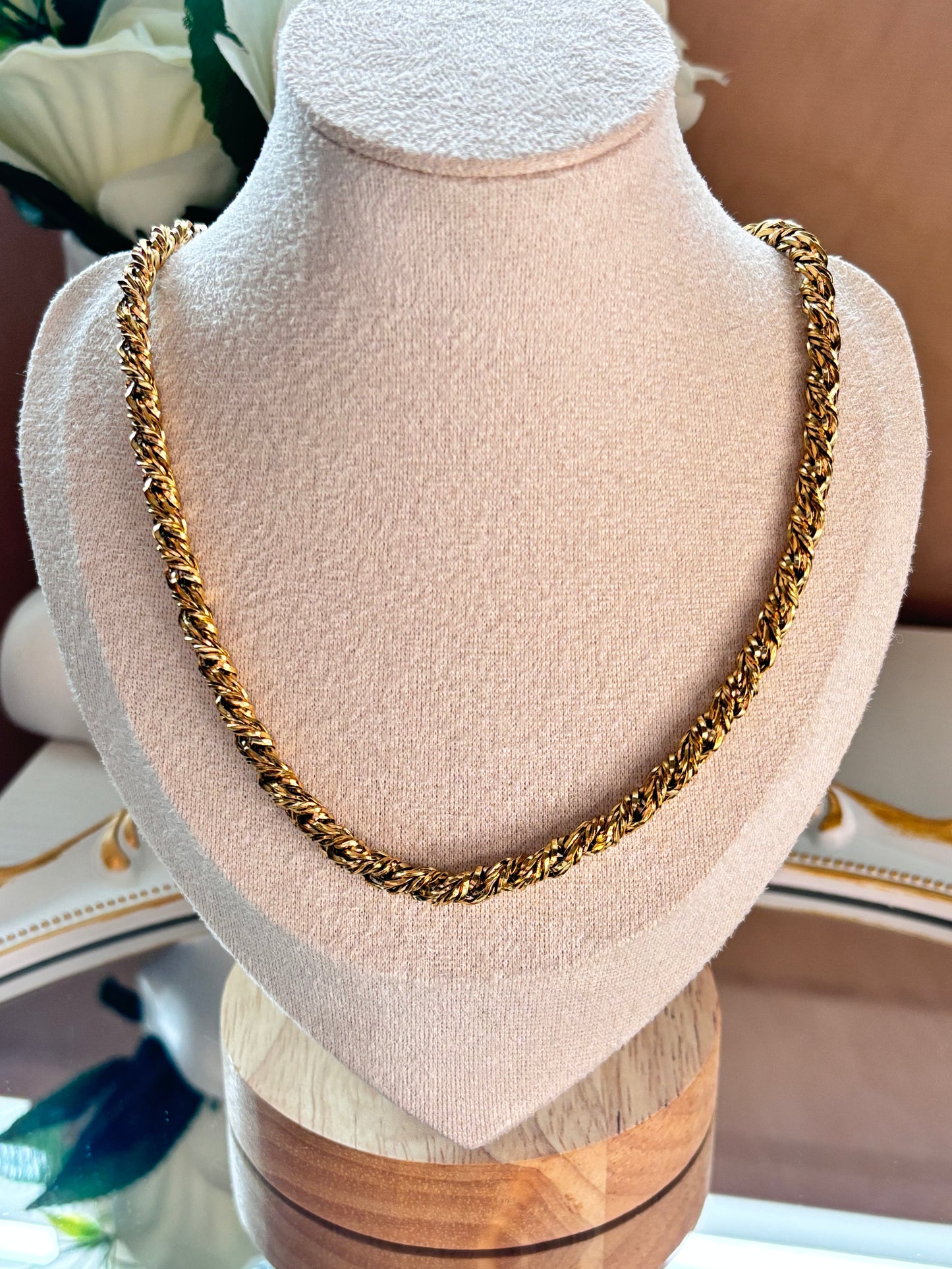 Twist Necklace