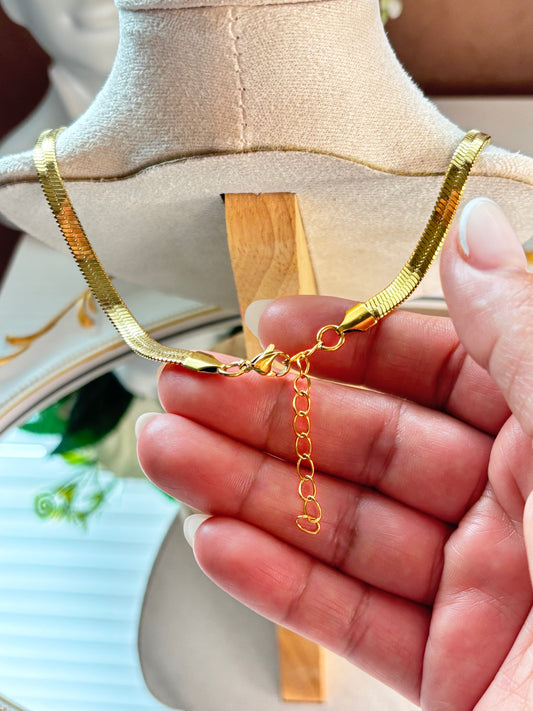 Snake-style necklace